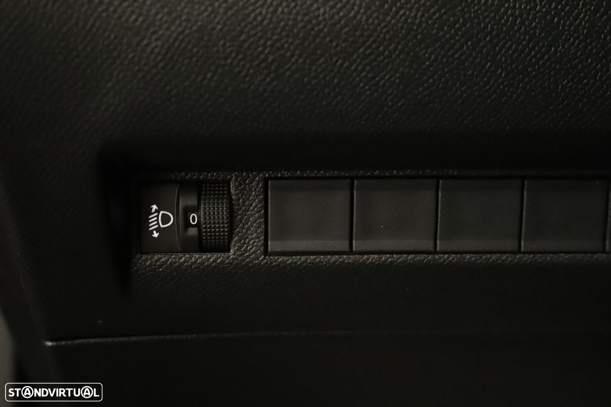 Peugeot 2008 1.2 PureTech Allure EAT8 - 21