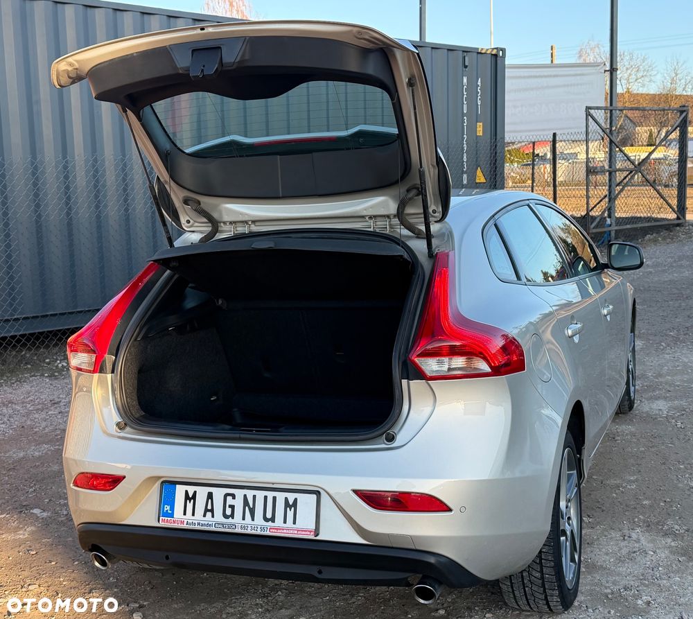 Volvo V40 D3 Momentum - 28