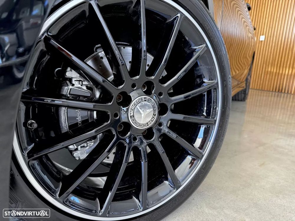 Mercedes-Benz CLA 200 d Shooting Brake AMG Line - 11