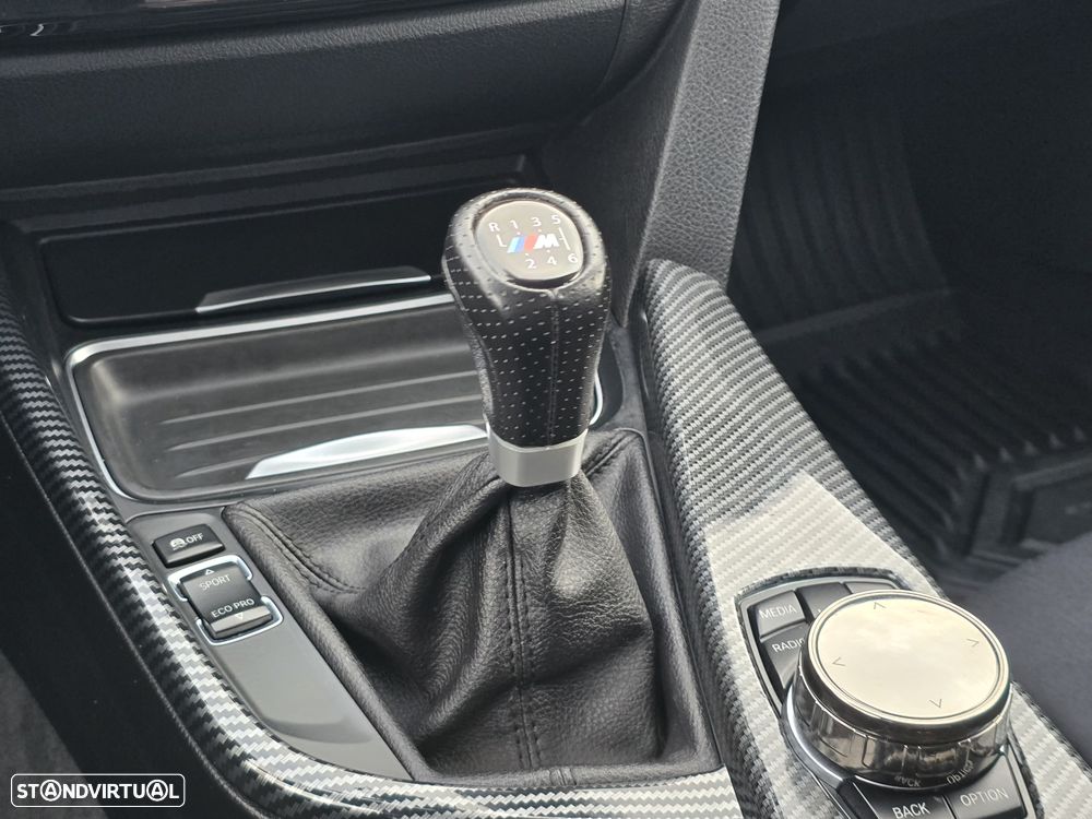 BMW 318 d Sport Line - 32