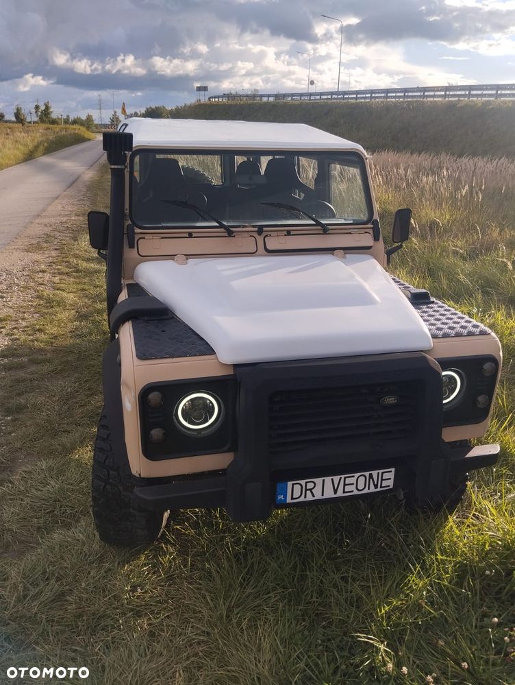 Land Rover Defender - 2
