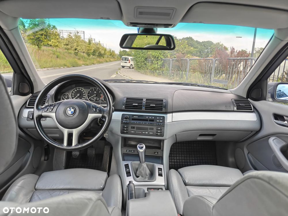 BMW Seria 3 325i - 32