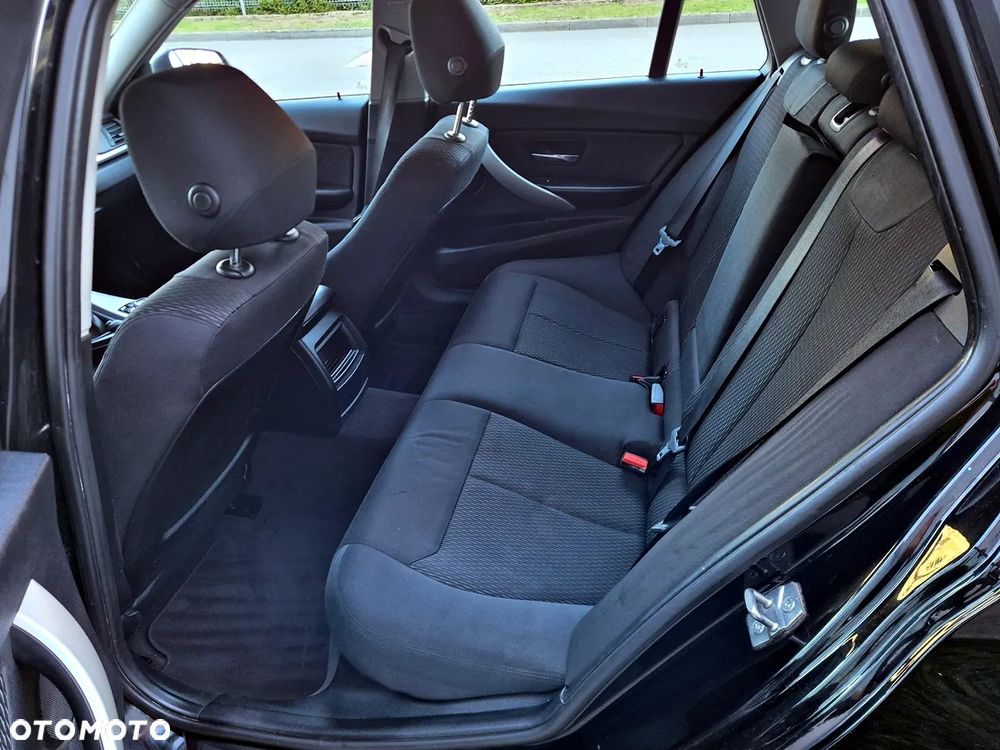 BMW Seria 3 318d DPF Edition Sport - 19