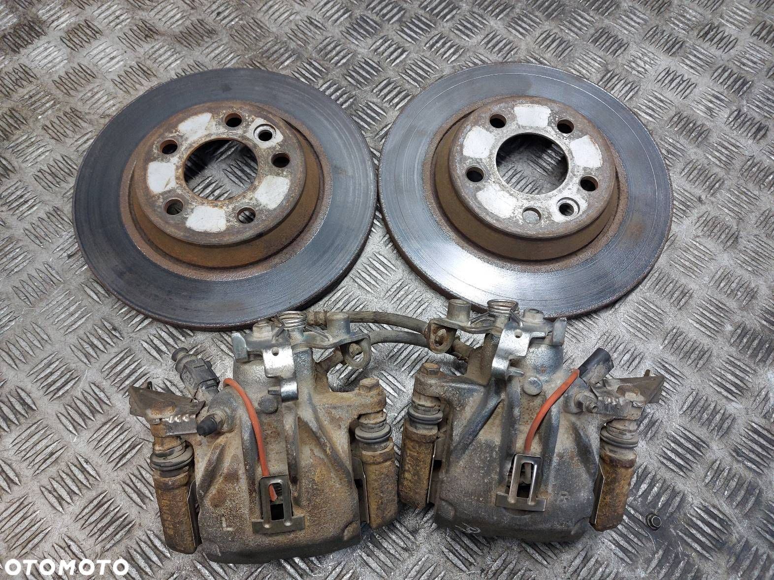 TARCZE HAMULCOWE TYŁ + KLOCKI + ZACISKI FORD GALAXY MK1 LIFT 2.8 VR6 - 1
