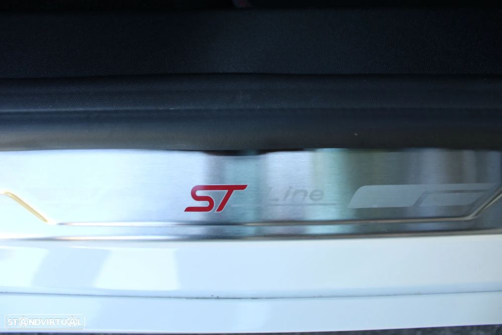 Ford Fiesta 1.0 EcoBoost MHEV ST-Line - 26