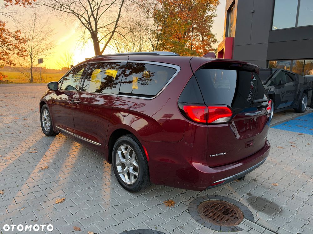 Chrysler Pacifica - 5