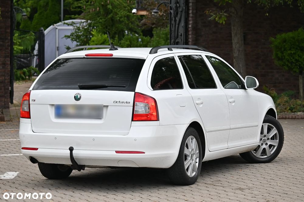 Skoda Octavia 2.0 TDI DSG Laurin & Klement - 17