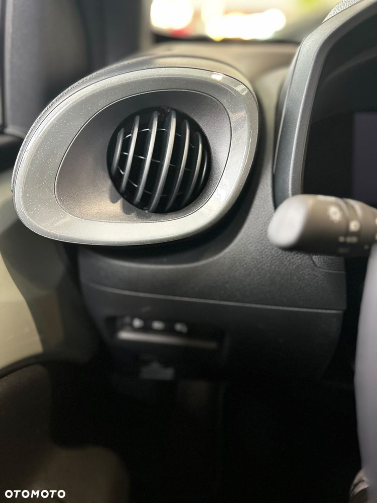 Toyota Aygo X Hybrid 1.5 Style e-CVT - 13
