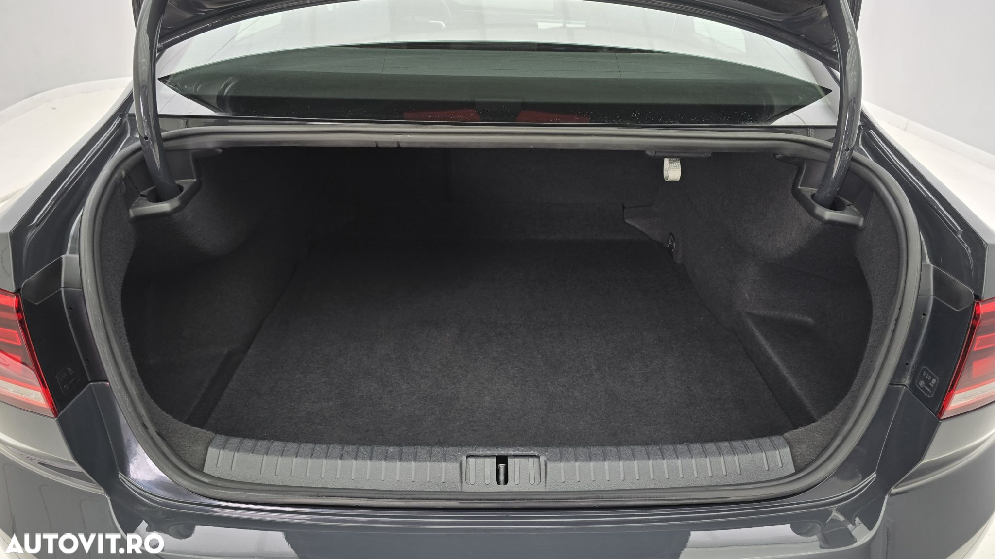 Volkswagen Passat 2.0 TDI DSG Advance - 25