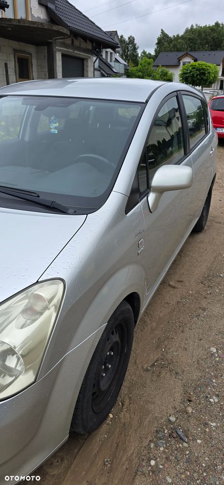Toyota Corolla Verso - 8
