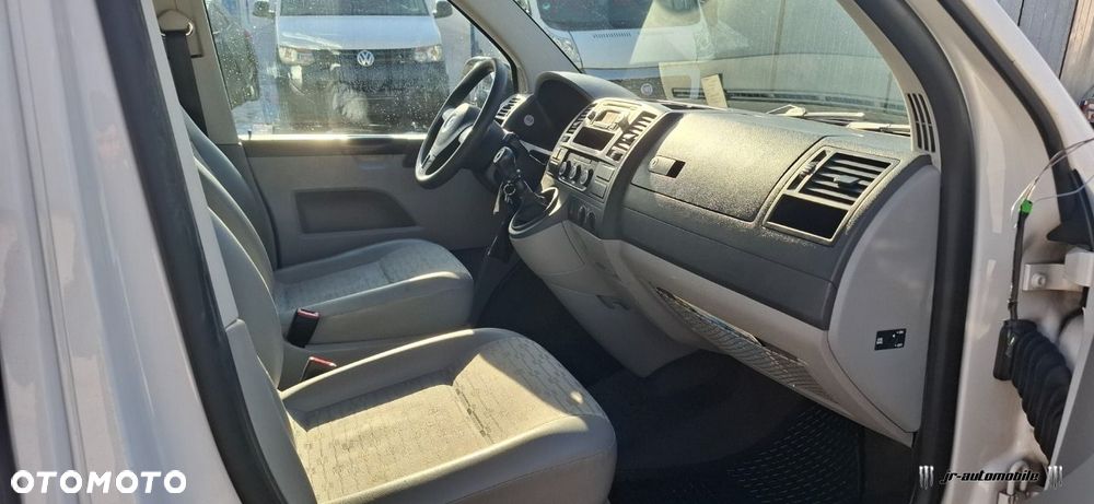 Volkswagen Caravelle - 9