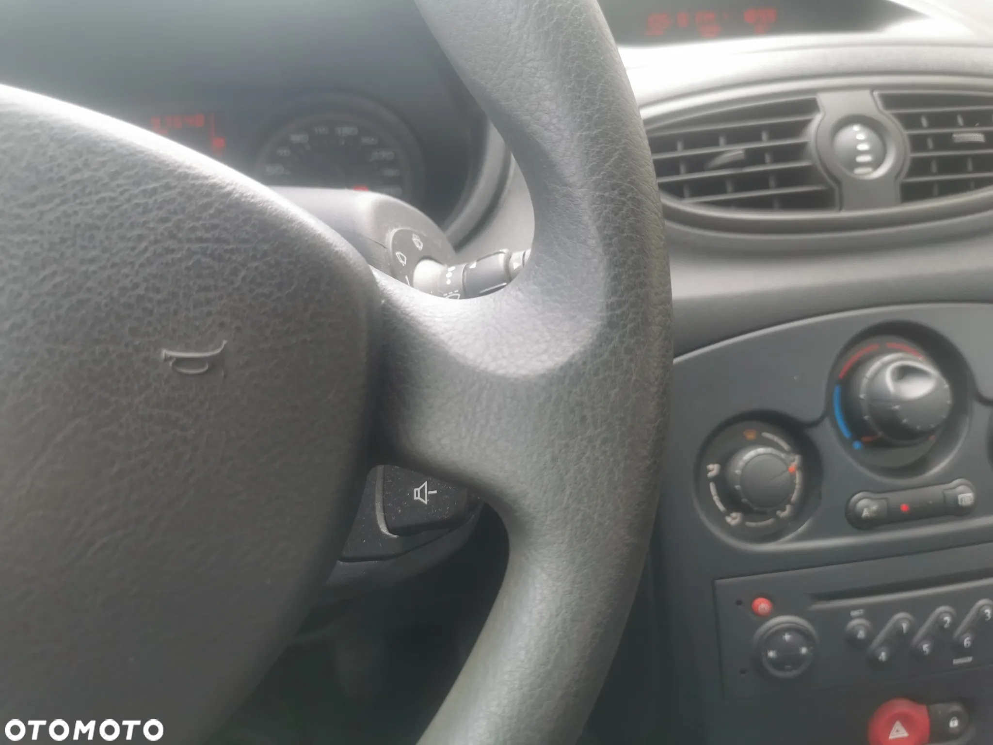 Renault Clio 1.2 16V 75 Dynamique - 15