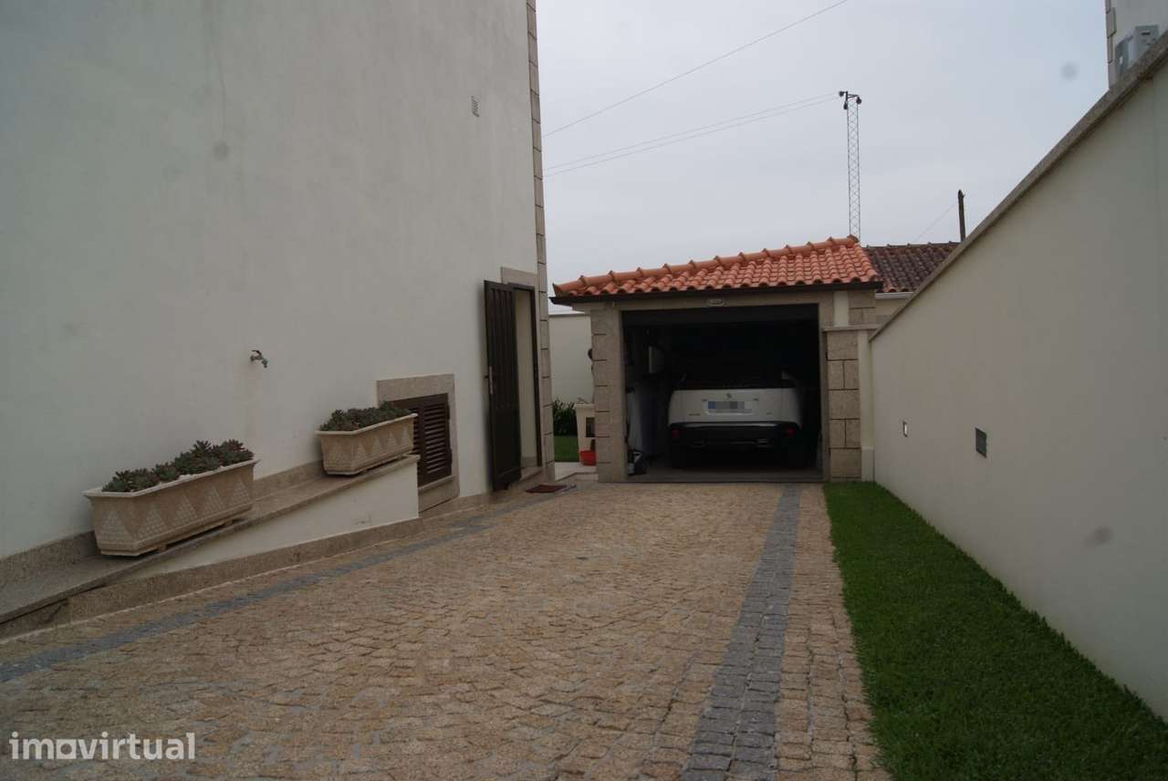 Moradia Individual T3 _ Jardim, Zona Churrasqueira e poço_Cabreiros - Grande imagem: 2/58