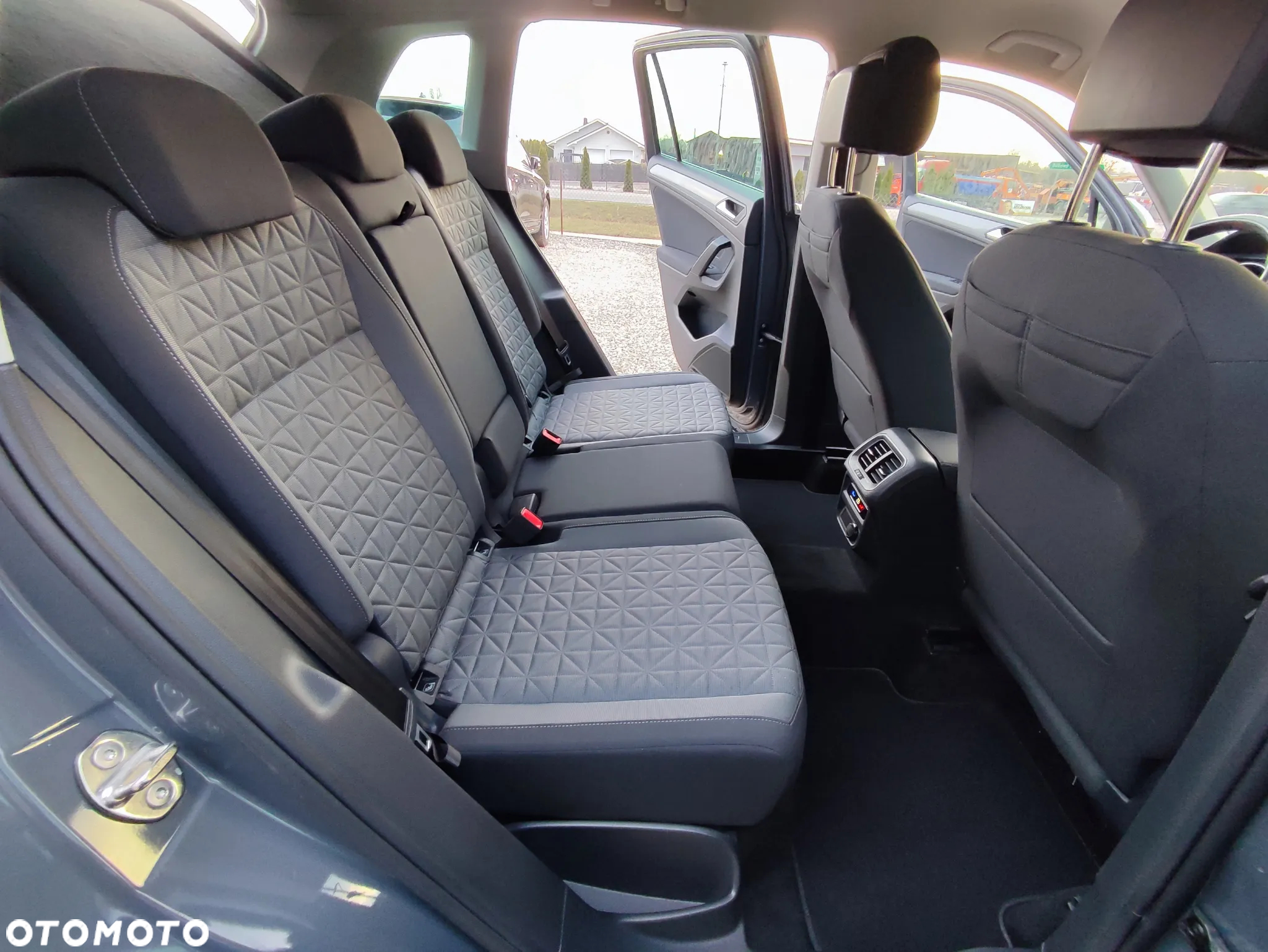Volkswagen Tiguan - 11