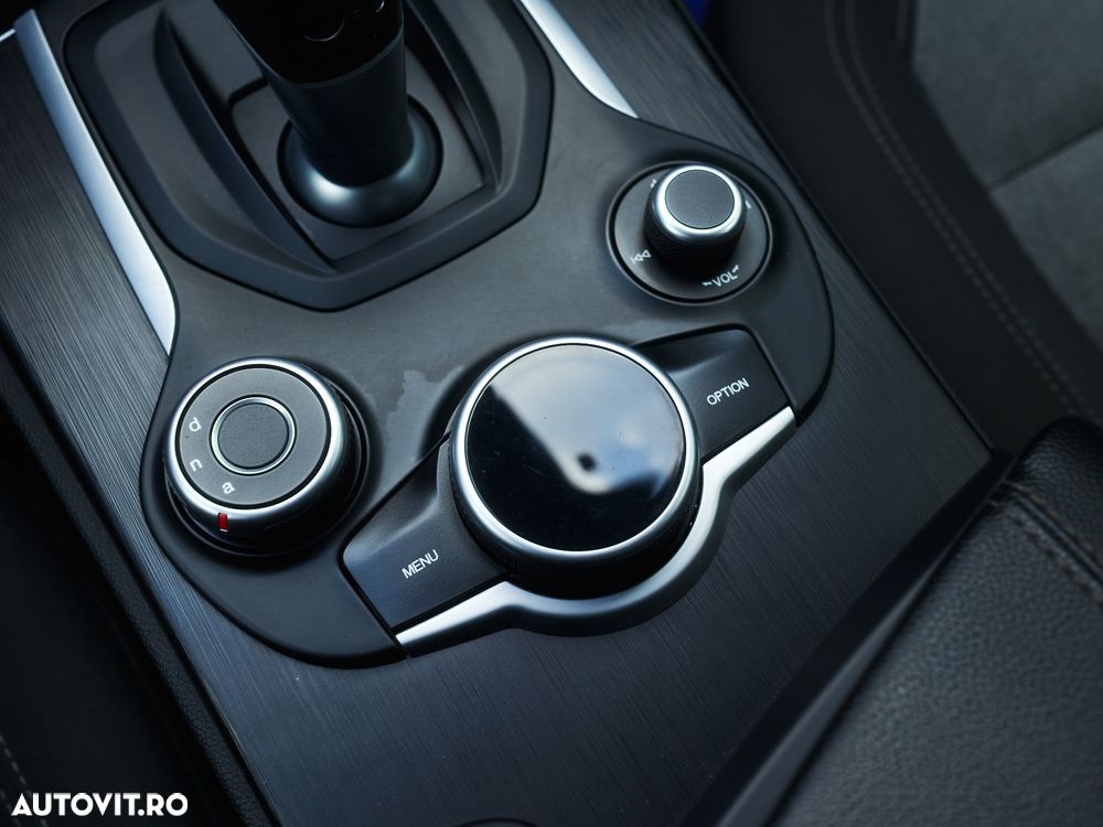 Alfa Romeo Stelvio 2.2 16V AT8-Q4 Executive - 30