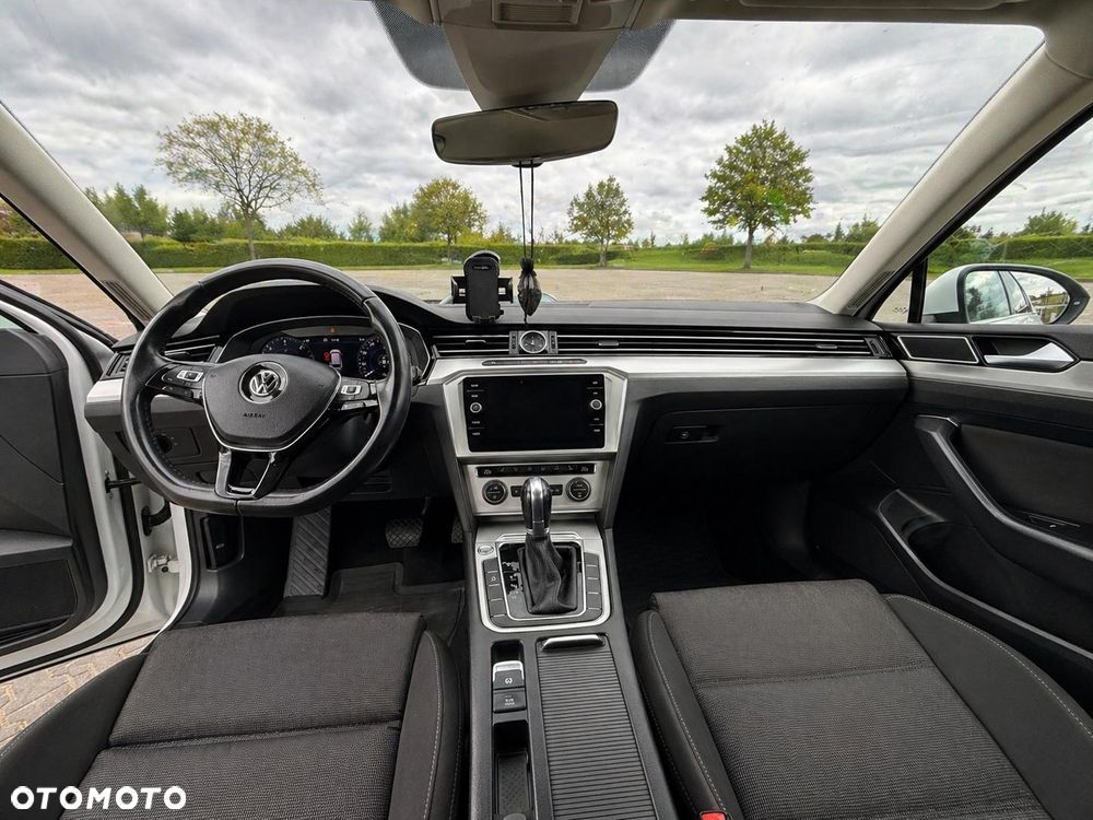 Volkswagen Passat 1.6 TDI SCR DSG Conceptline - 11