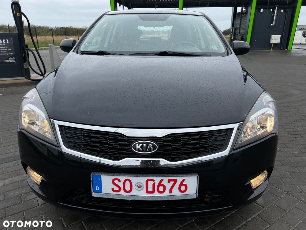 Kia Ceed - 12