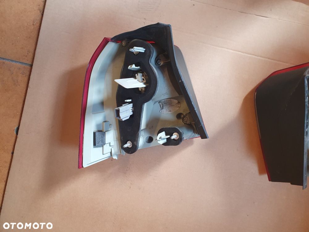 LAMPA L/P TYŁ VOLVO V70 III 3 XC70 II 2 - 7