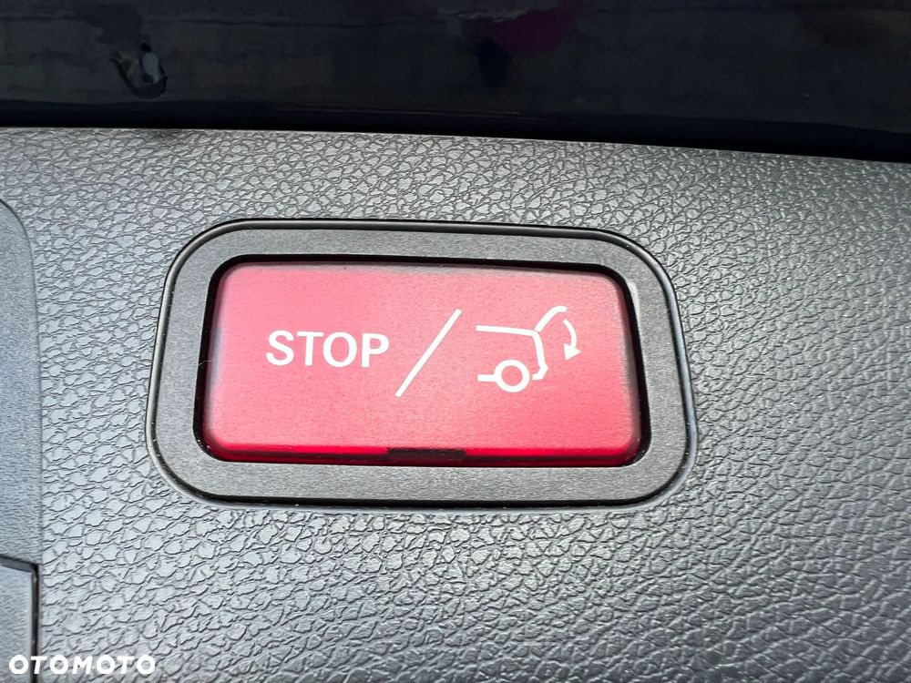 Mercedes-Benz Klasa E 220 d 4Matic 9G-TRONIC - 35