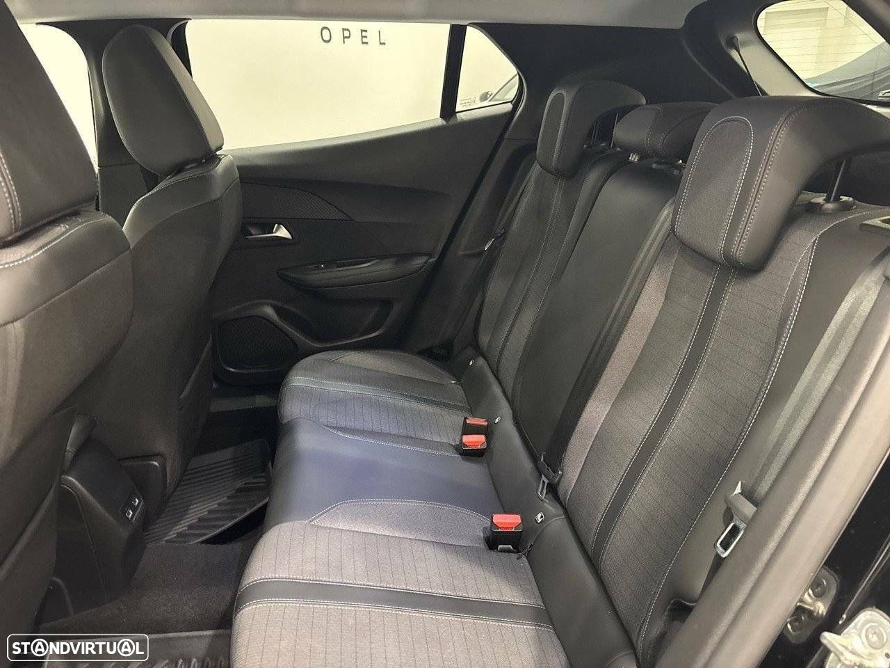 Peugeot 2008 1.2 PureTech Allure - 10