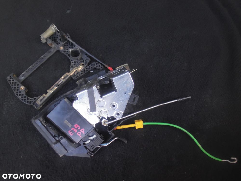 ZAMEK DRZWI PRAWY PRZÓD PRZEDNI EU 8352165 BMW E39 95-00 - 2