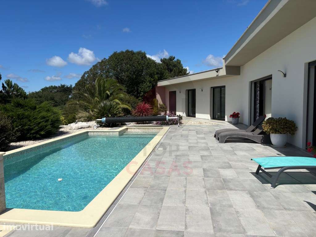 Moradia Contemporânea Térrea com Piscina Aquecida e terreno na Cost... - Grande imagem: 3/34