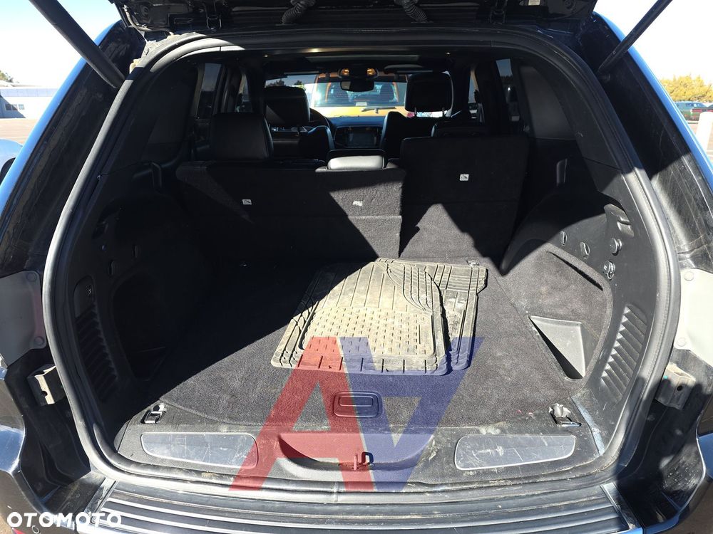 Jeep Grand Cherokee - 16