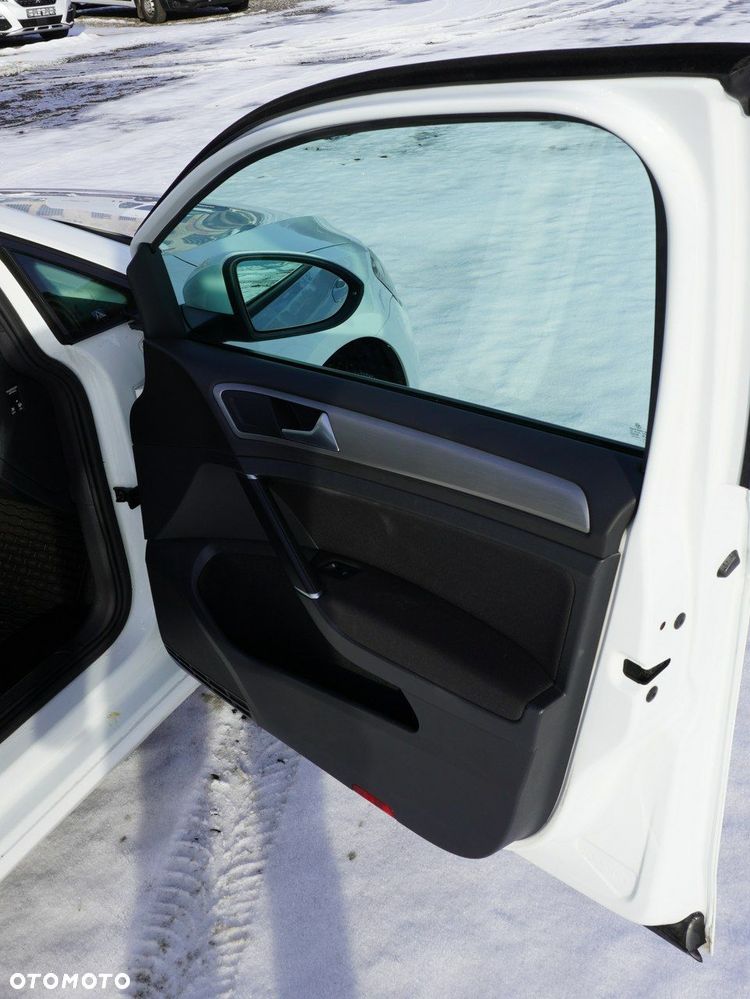 Volkswagen Golf - 23