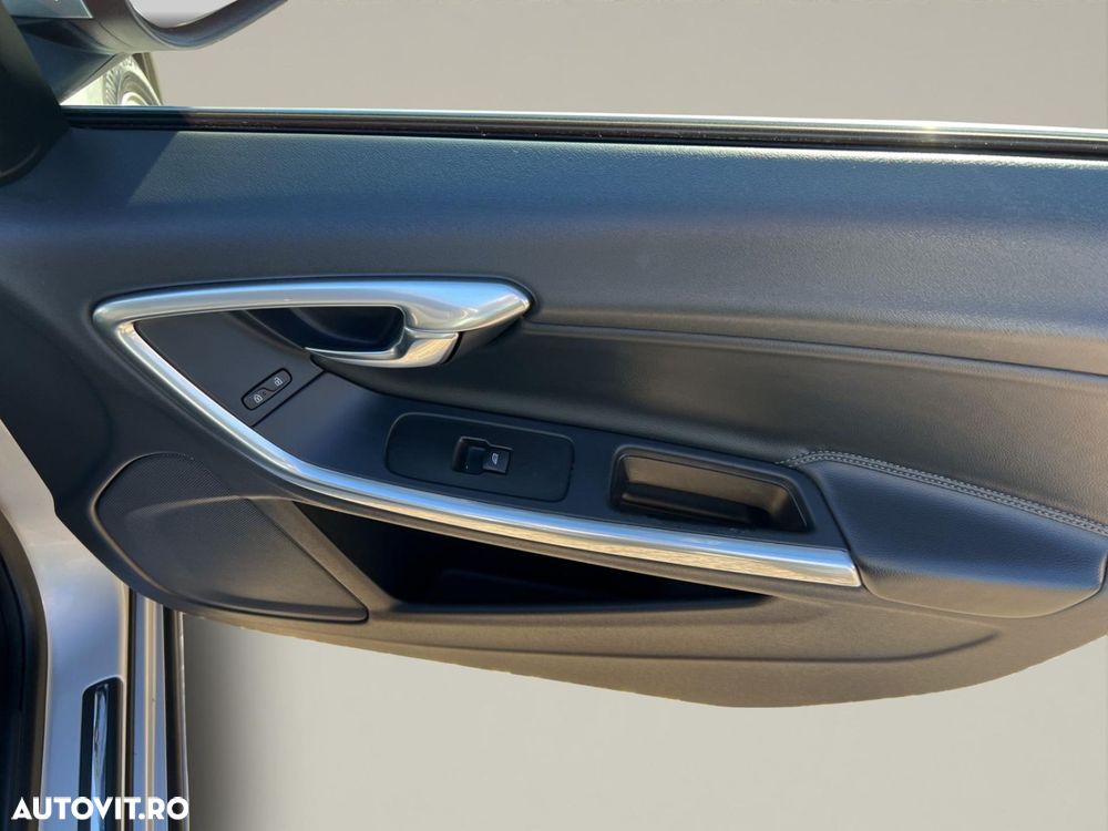 Volvo S60 D2 Momentum - 28