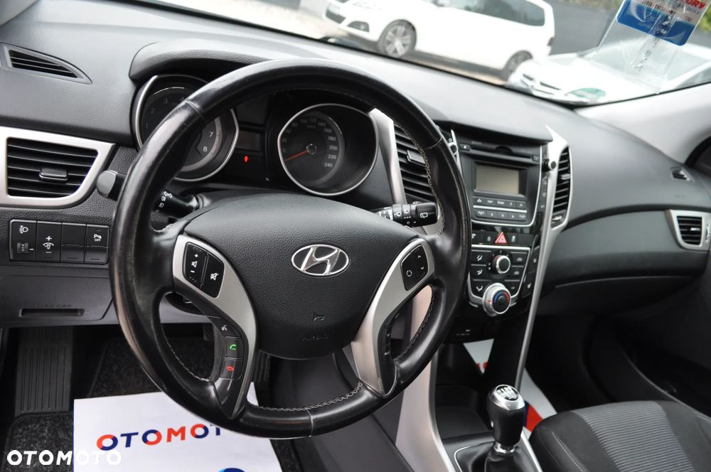 Hyundai i30 i30cw 1.6 Fifa World Cup Edition - 27