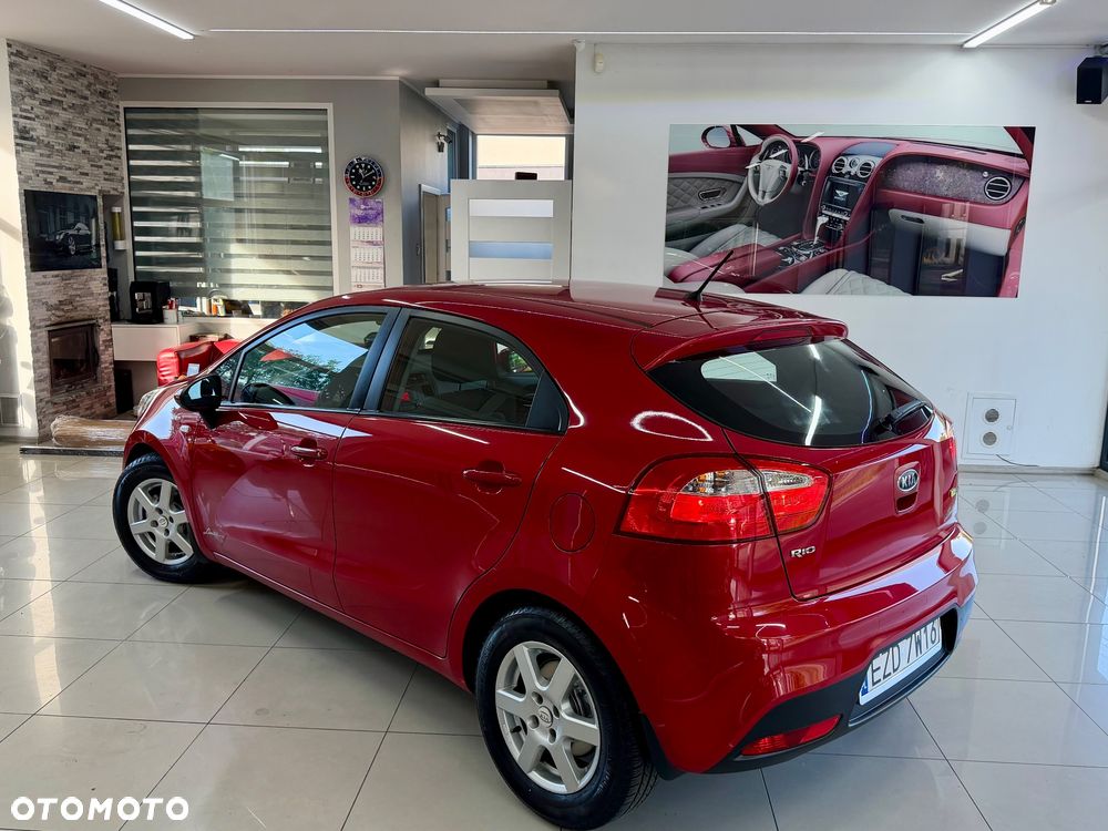 Kia Rio 1.2 L - 4