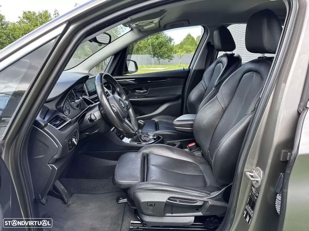 BMW 218 Active Tourer d Line Sport - 31