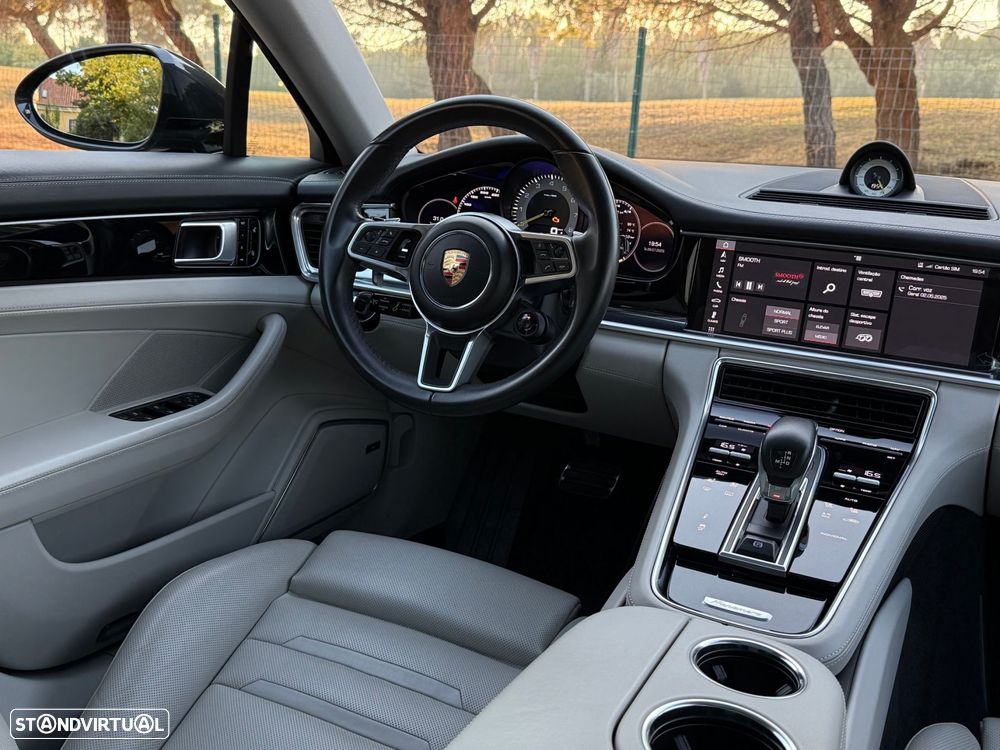Porsche Panamera Sport Turismo 4 E-Hybrid - 26