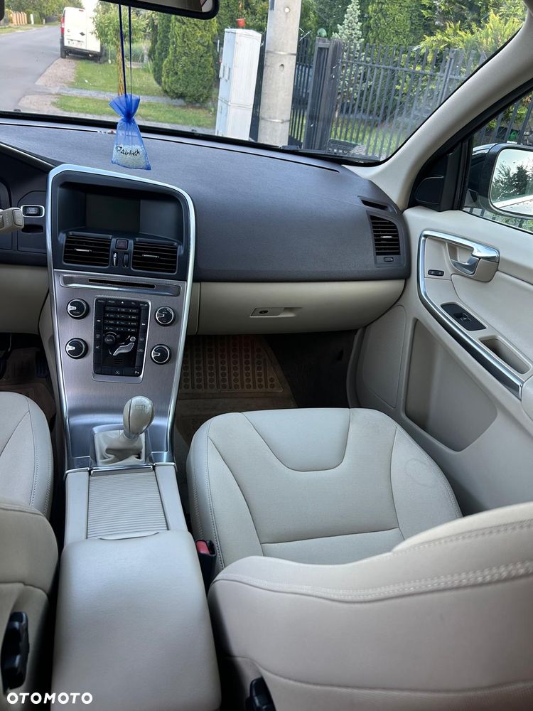 Volvo XC 60 D4 Momentum - 8