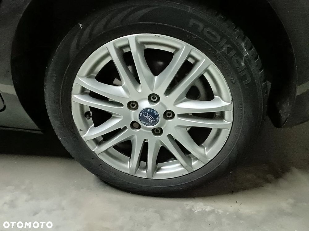 Ford Focus 2.0 Ghia - 26