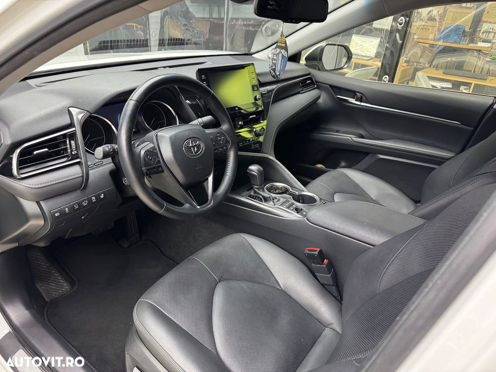 Toyota Camry 2.5 HEV Executive - 16