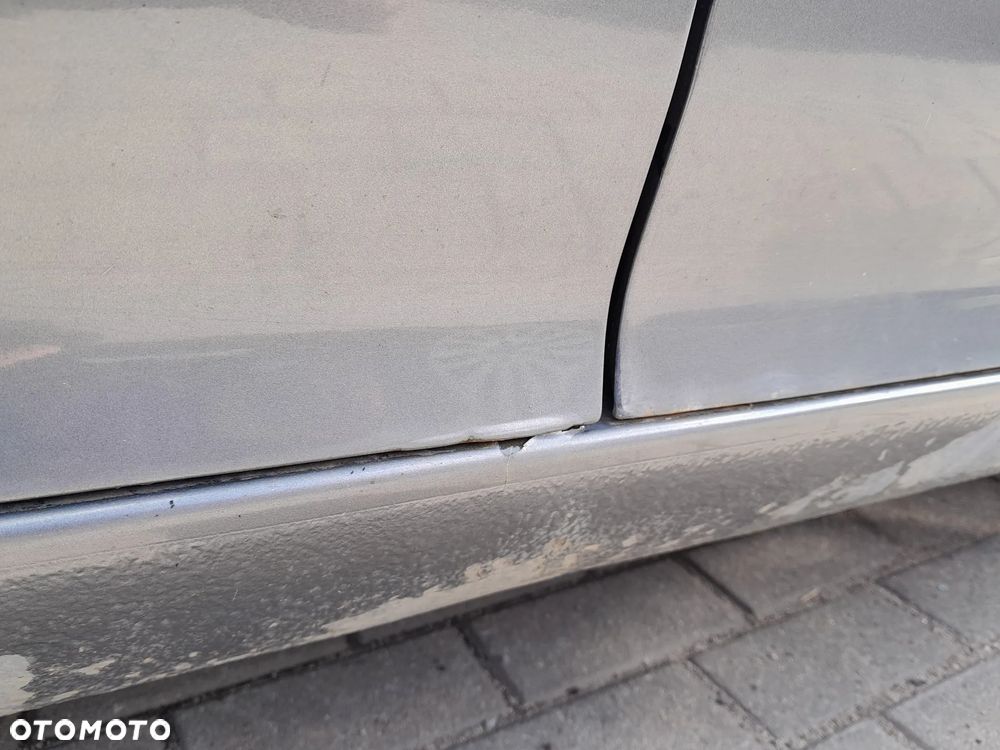 VW GOLF V DRZWI PRAWE PRZEDNIE PRAWY PRZÓD HB KOLOR: LA7T - 7