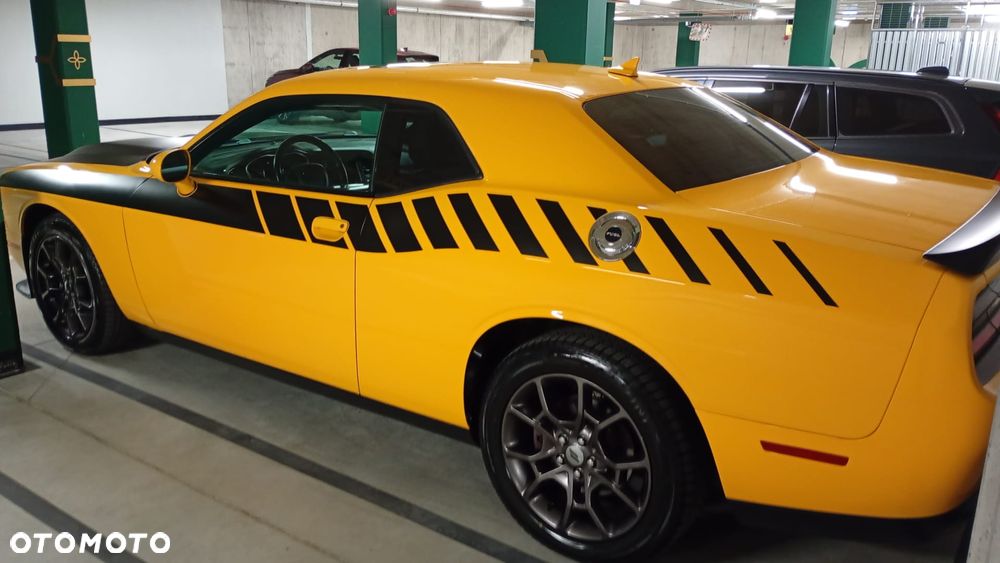 Dodge Challenger - 8