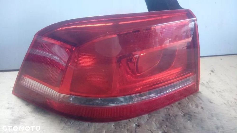 LAMPA LEWA LUB PRAWA VW PASSAT B7 3AE945095F - 2