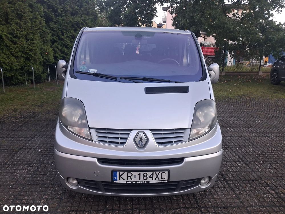 Renault Trafic Grand Passenger Black Edition - 22