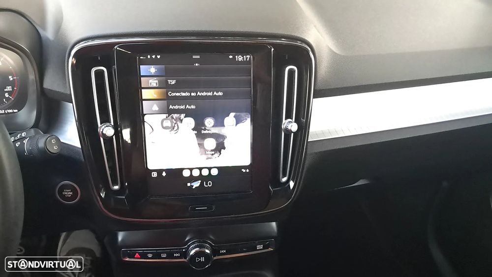 Volvo XC 40 2.0 D3 Momentum Plus - 24