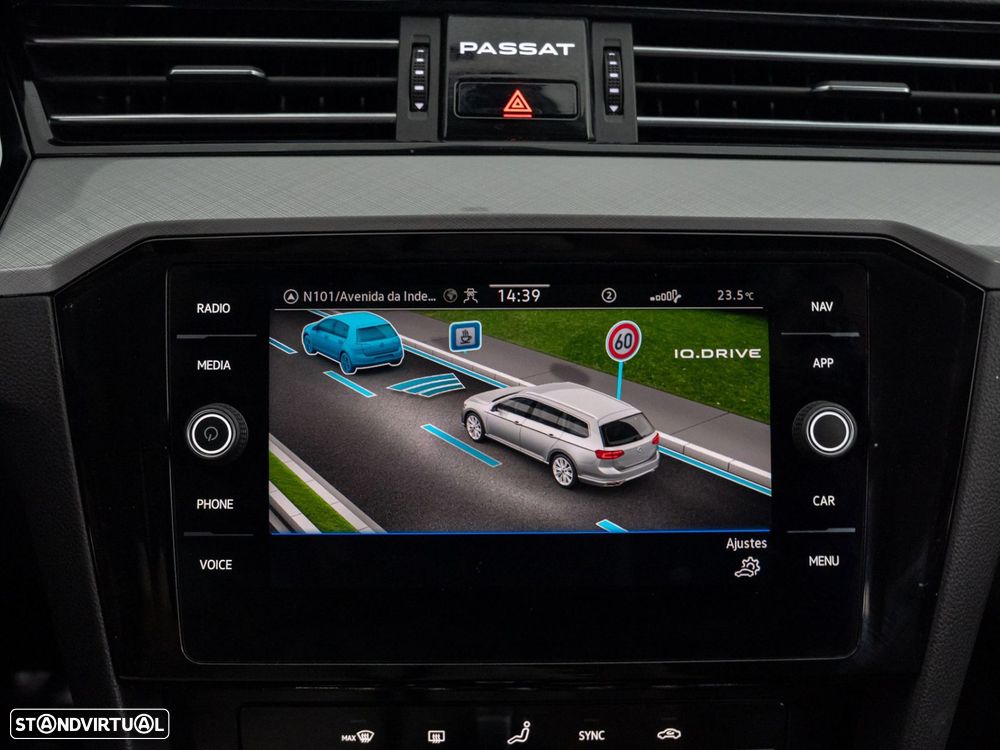 VW Passat Variant 2.0 TDI Business DSG - 37
