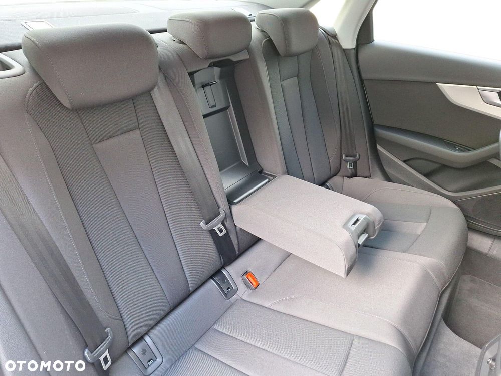 Audi A4 Limousine - 12