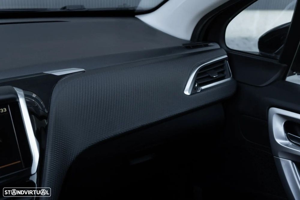Peugeot 2008 1.2 PureTech Signature - 45