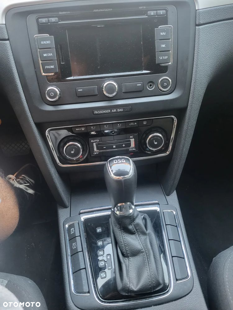 Skoda Superb 2.0 TDI DSG Exclusive - 23