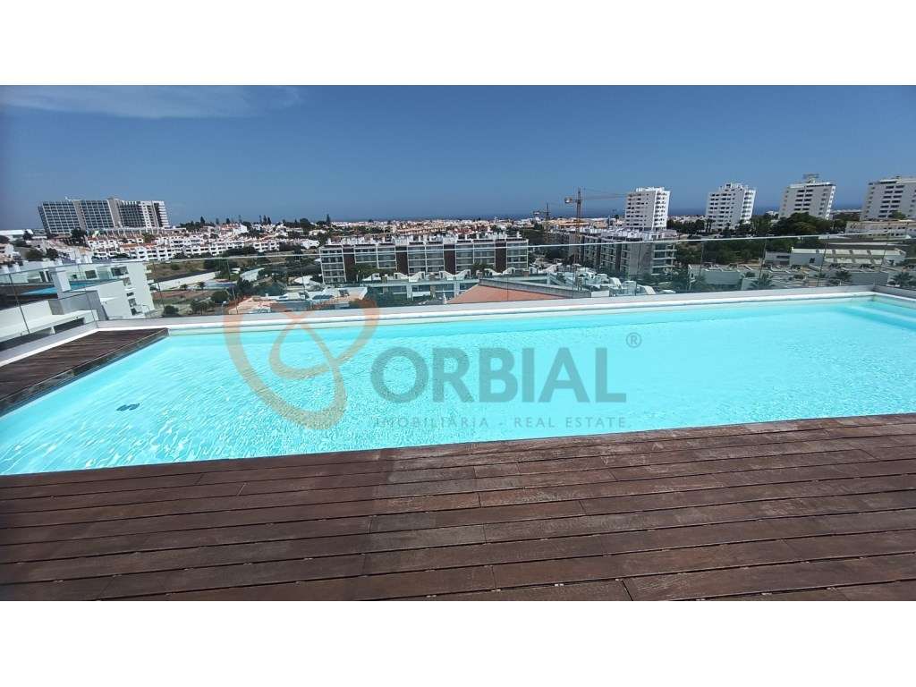 Apartamento T2 com garagem e piscina na cobertura para venda em Alb... - Grande imagem: 2/12