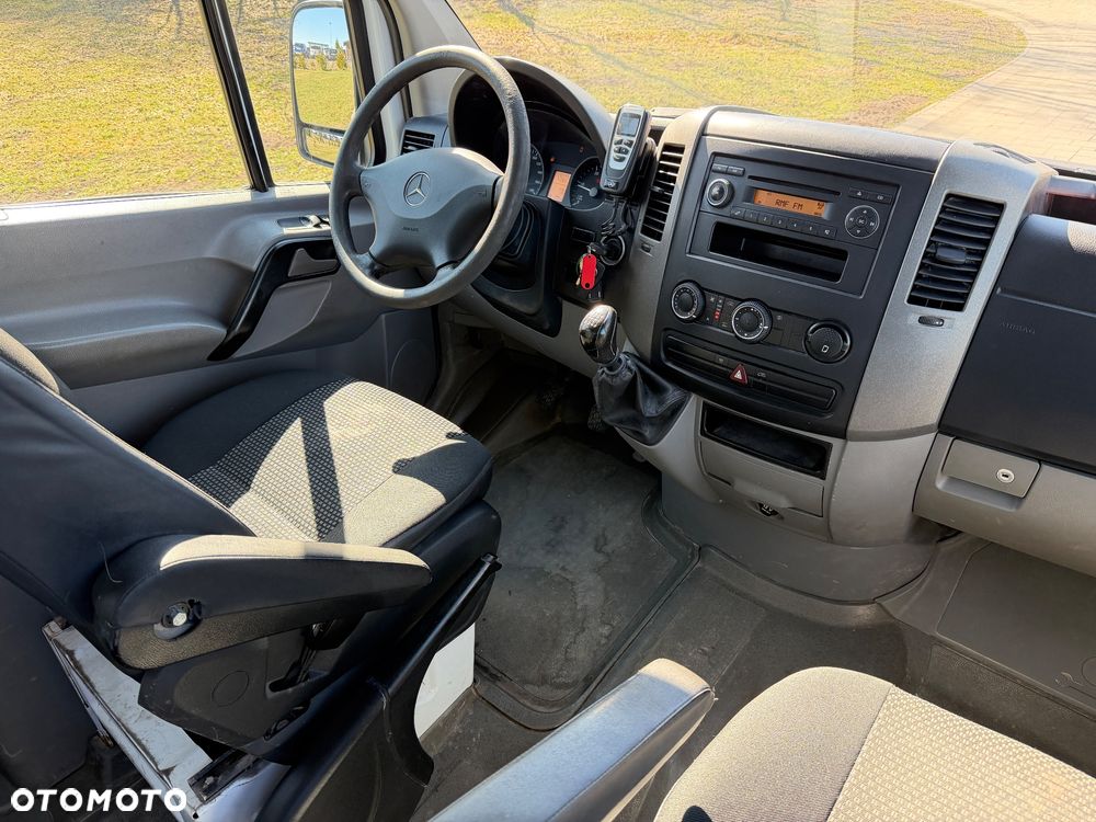Mercedes-Benz Sprinter - 14