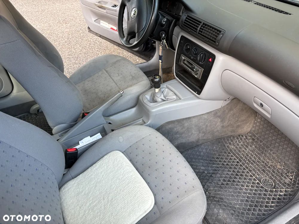 Volkswagen Passat - 17