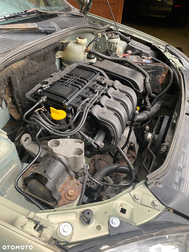 Renault Clio 1.2 16V Authentique - 10