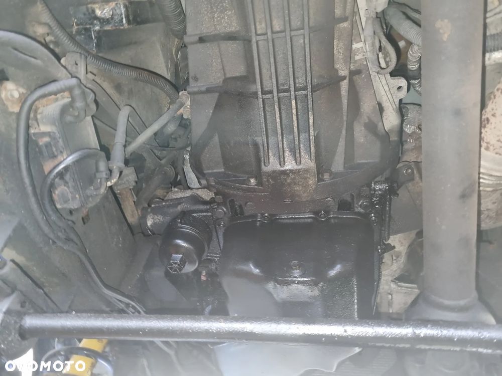 Land Rover Defender 2.4 TD4 SE - 24